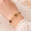 7CFDF350-758D-415D-A9F8-A0E88F2E1D81 Bracelet doré coeur bois de santal