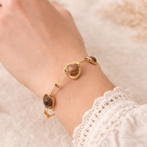 7CFDF350-758D-415D-A9F8-A0E88F2E1D81 Bracelet doré coeur bois de santal