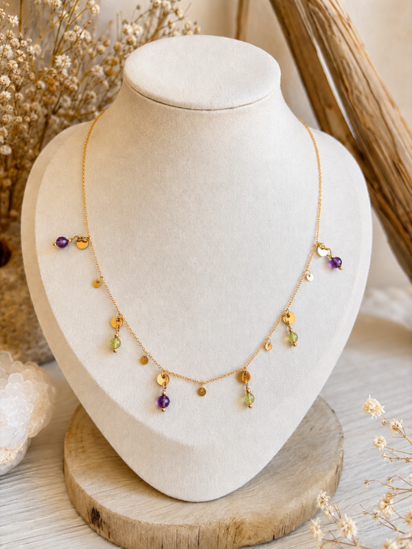 100A6C0E-A902-4A1C-A4B7-1EFC012F2C14 collier grenat vert et rose