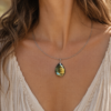 collier fil porté labradorite