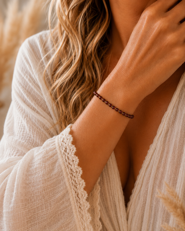 9E74E764-8516-4D7D-8818-43C60CA5BA91 bracelet grenat porté