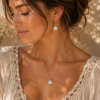 parure portée collier et boucles d'oreilles en labradorite