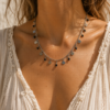 collier porté spinelle noire facettee